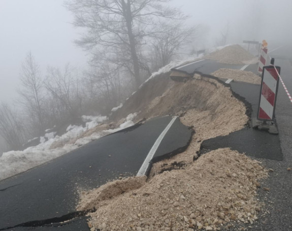 Odron obustavio saobraćaj na putu Bijeljina - Tuzla