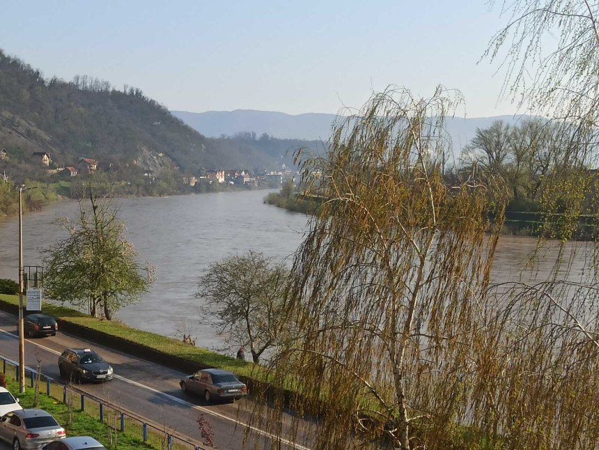 Raste vodostaj Drine u Zvorniku, zatvoren parking