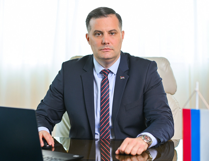 Незаконита исплата додатка на плату у министарству