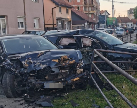 Haos u Bijeljini: Pijani vozač udario u tri automobila