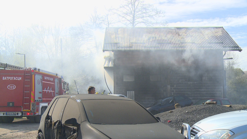 Lokalizovan požar, gorio auto-servis i potkrovlje kuće