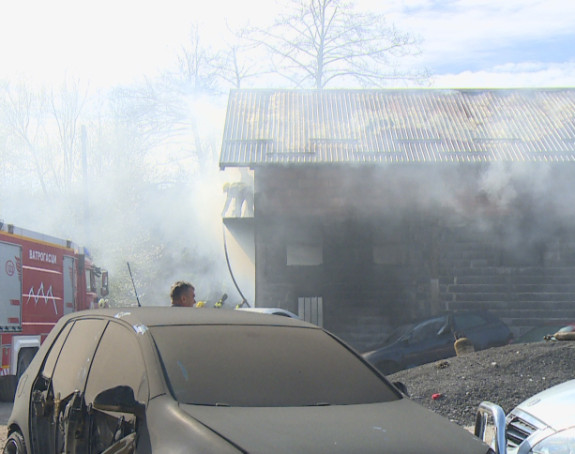Lokalizovan požar, gorio auto-servis i potkrovlje kuće