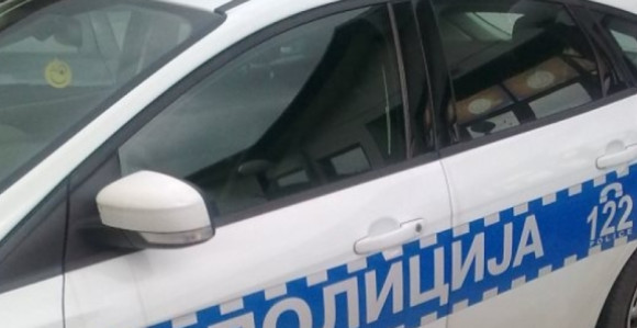 Оштећено више возила у пожарима у Бијељини, истрага у току