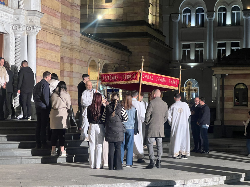 У Храму Христа Спаситеља служена поноћна литургија