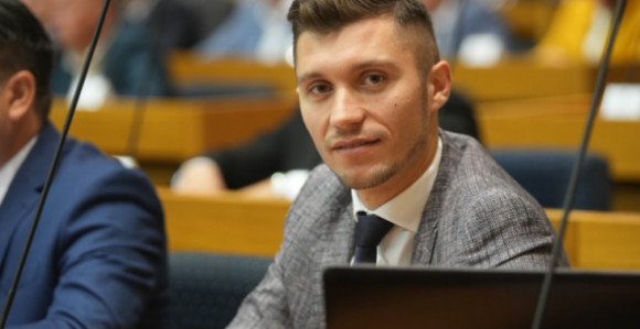 Vlast podilazi firmama i uništava domaću proizvodnju