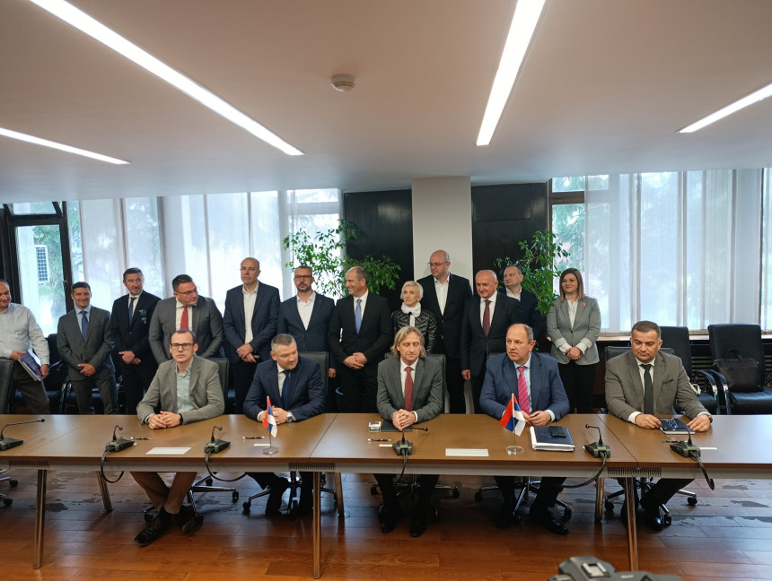 Уговор потписан: Милиони евра и трећина струје из Угљевика неповратно одлазе у Словенију