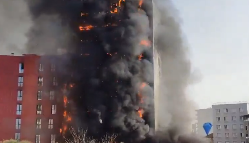 Стравичан пожар у Тирани: Ватра гута читаву зграду