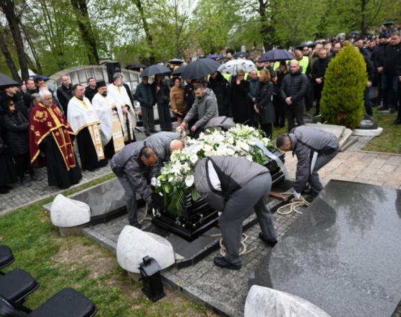 Sahranjen Duško Vujošević uz pjesmu Đorđa Balaševića