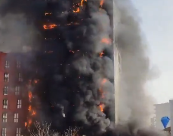 Stravičan požar u Tirani: Vatra guta čitavu zgradu