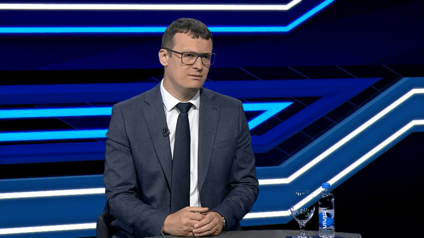 “Институције да доносе одлуке, а не кафане”