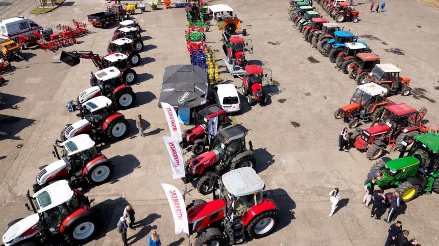 Sedma traktorijada u Šamcu okupila brojne izlagače