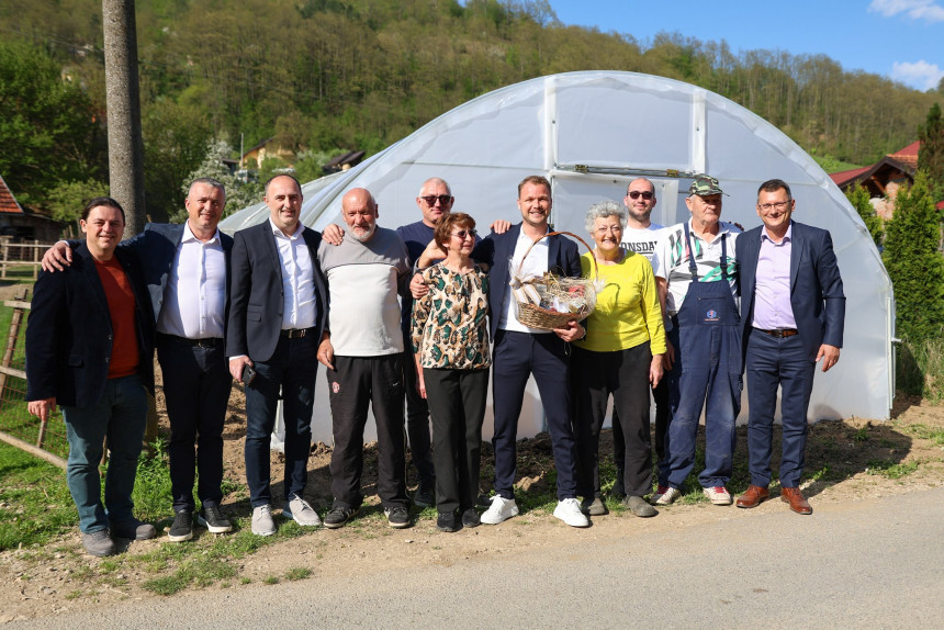 Донација пластеника као подршка развоју села и пољопривреде