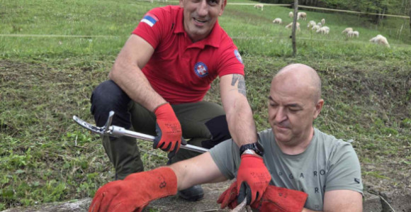 Lopare, upozorenje: Uočene zmije - poskoci u blizini škole