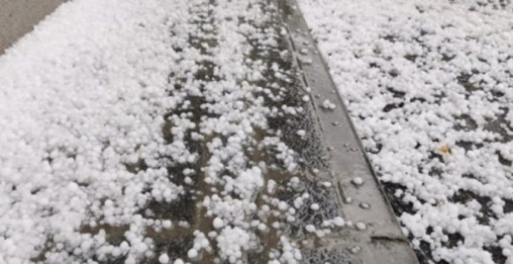 Snažno nevrijeme zahvatilo Bihać: Led prekrio ulice