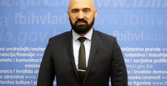 У Федерацији БиХ претресају министра унутрашњих послова