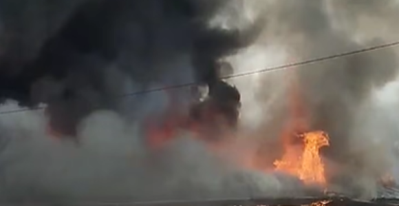 Bugojno: Izbio veliki požar u skladištu firme (VIDEO)