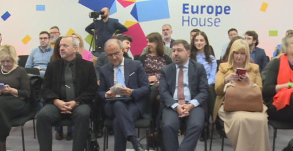 Из године у годину повећава се број напада на новинаре