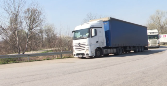 Транспорт у БиХ на ивици: Возачи чекају до 205 сати годишње