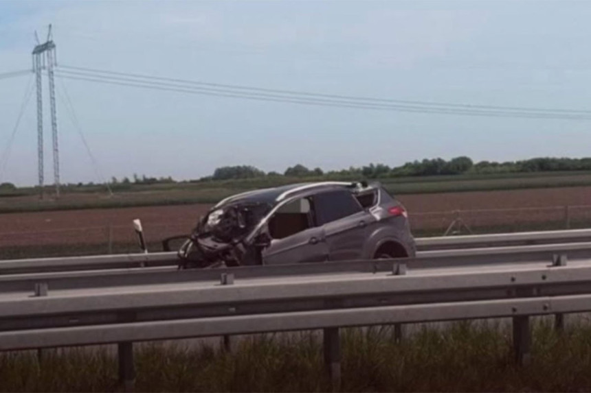 Teška saobraćajna nesreća kod Rume, troje poginulo