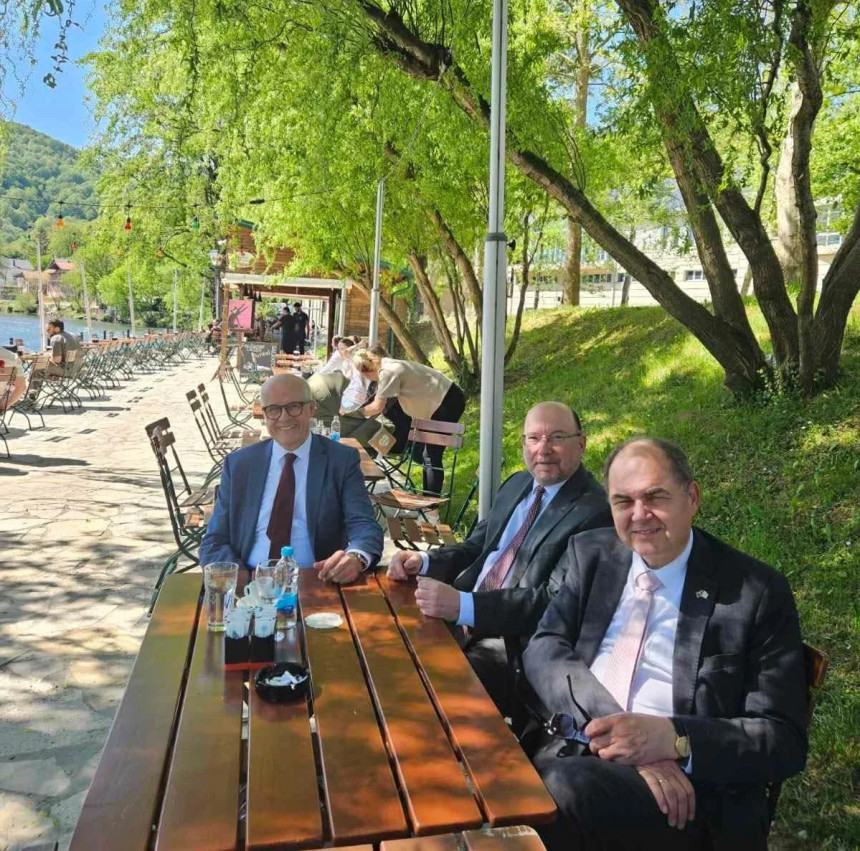 Шмит у Бањалуци, нико га није ометао приликом посјете?!