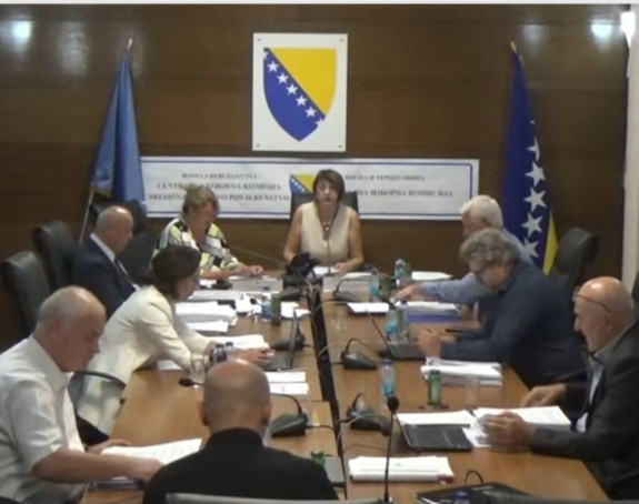 Dvostruki aršini: SNSD protiv CIK-a, a u CIK gura svoje?!