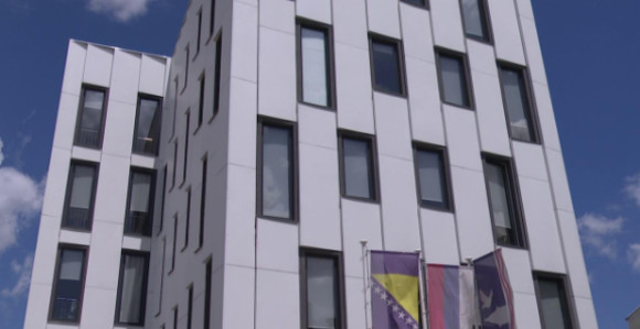 Бијељина: Запаљена возила предсједника Привредне коморе