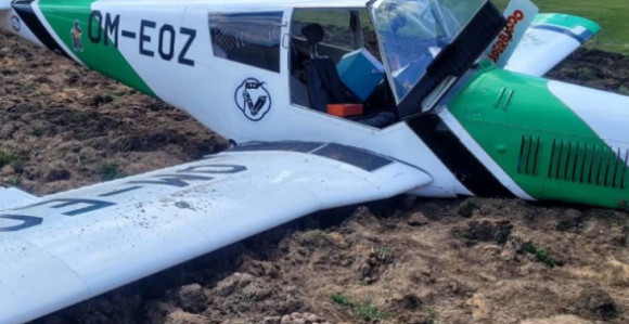 Mali avion iz Slovačke prinudno sletio na oranicu na Vlašiću