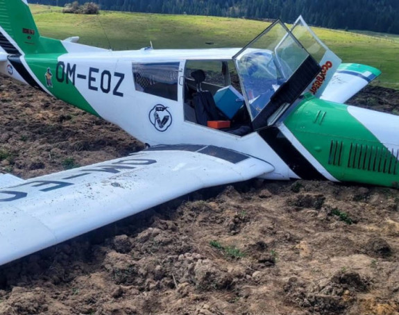 Mali avion iz Slovačke prinudno sletio na oranicu na Vlašiću