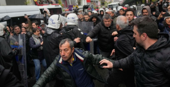 Privedeno najmanje 550 ljudi tokom protesta u Istanbulu