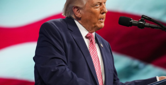 Трамп повећава царине на аутомобиле из ЕУ на 25 посто