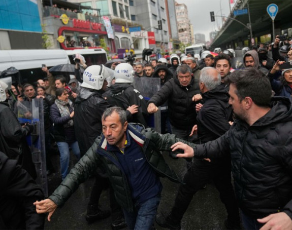 Privedeno najmanje 550 ljudi tokom protesta u Istanbulu