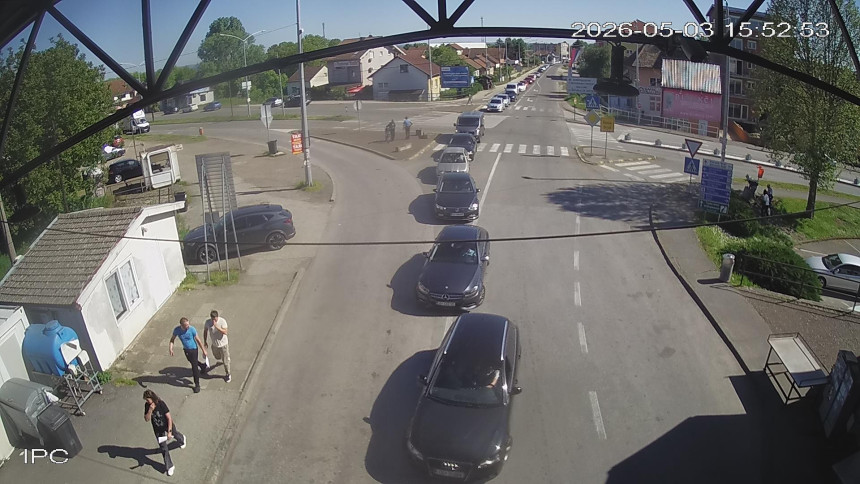 Duge kolone vozila na ulazu i izlazu iz BiH