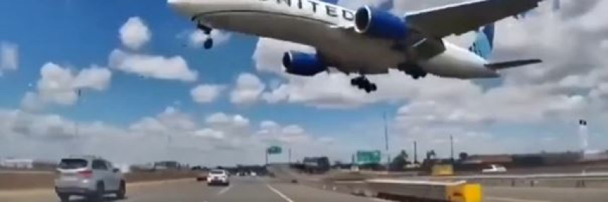 Avion pri slijetanju udario u kamion i stub (VIDEO)