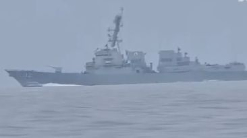 Iran tvrdi da je pogodio američki brod, SAD negira