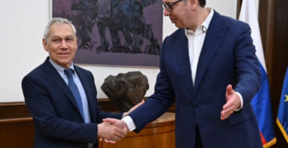 Вучић уручио честитку за Путина поводом Дана побједе