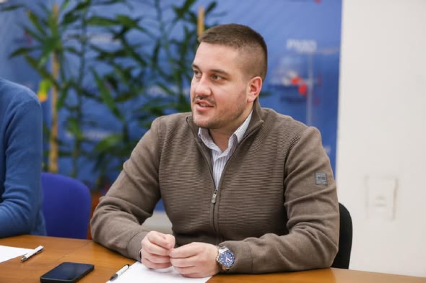 Amidžiću, ćutao si kad su preduzeća propadala?!