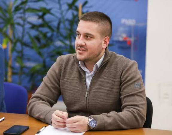 Amidžiću, ćutao si kad su preduzeća propadala?!