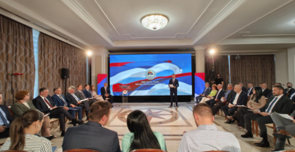Vlada sama sebe ocjenjuje, kritika iz parlamenta nestala