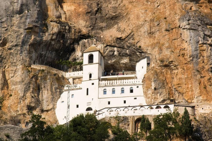 Srpska pravoslavna crkva slavi Svetog Vasilija Ostroškog