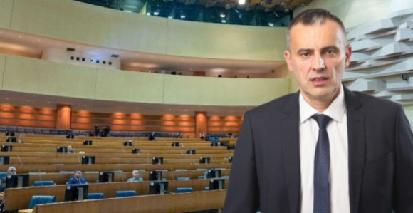 Нека овај дан буде прилика да чувамо мир и достојанство
