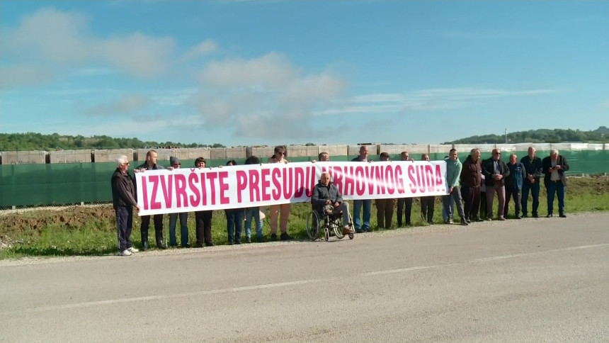 Протест мјештана села Подновље због соларне електране
