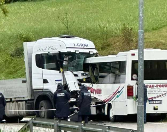 Povrijeđeni putnici iz autobusa prebačeni su u UKC
