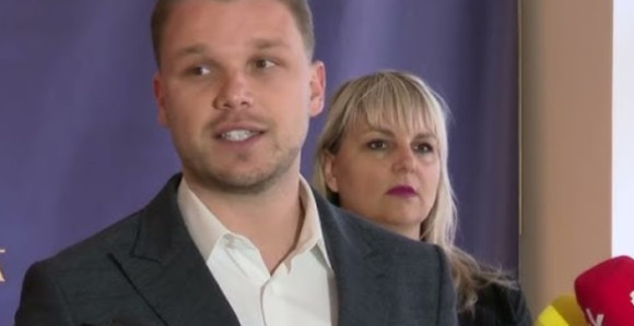 Miniću, kakve vam zakone podmeću pa ih brzo povlačite?