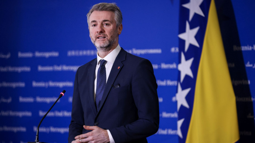 Ministar Forto saopštio: Usvojeno rješenje za vozače