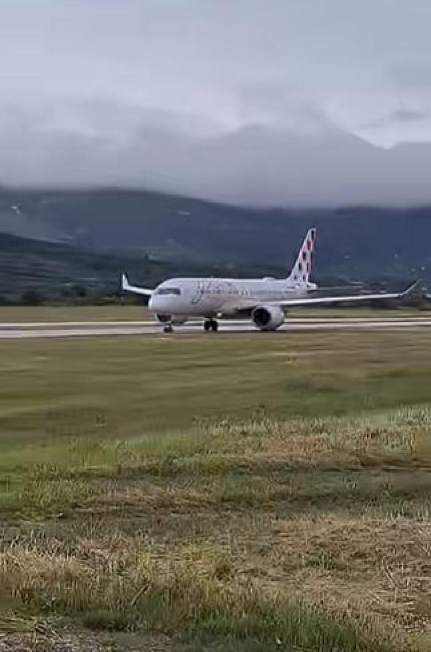 Hrvatska: Avion sa 132 putnika izletio s piste (VIDEO)