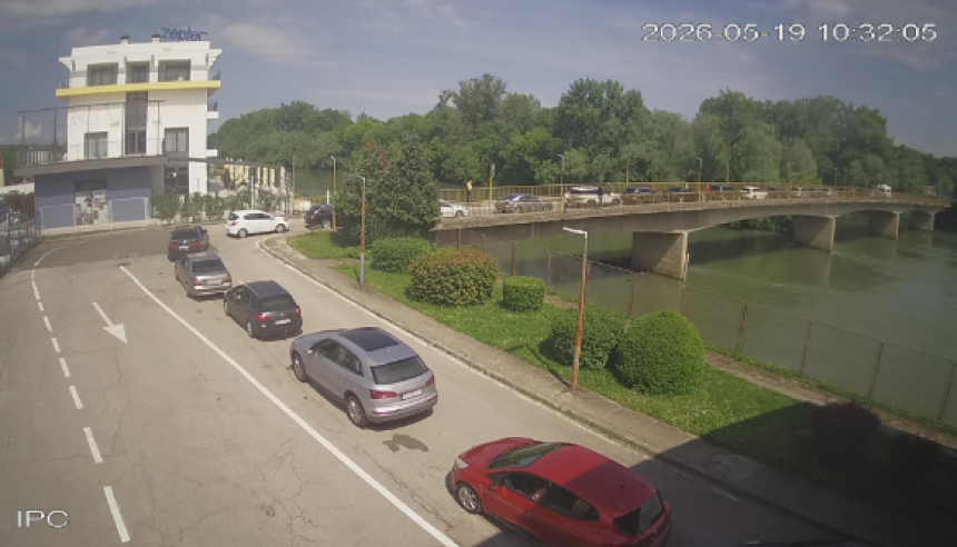U Gradišci kolaps, gužve u Gradini i Kozarskoj Dubici