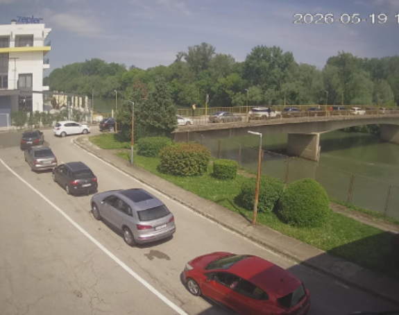 U Gradišci kolaps, gužve u Gradini i Kozarskoj Dubici