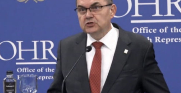 Šmit poručio: Pitanje je želimo li nastaviti sa Dejtonom?