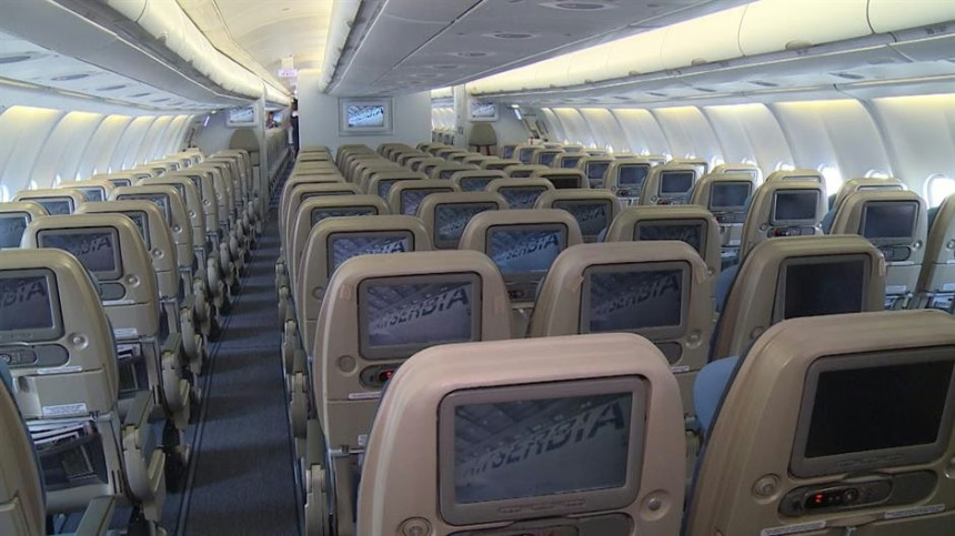 Zašto je sve u avionu plavo? Pametna psihološka strategija