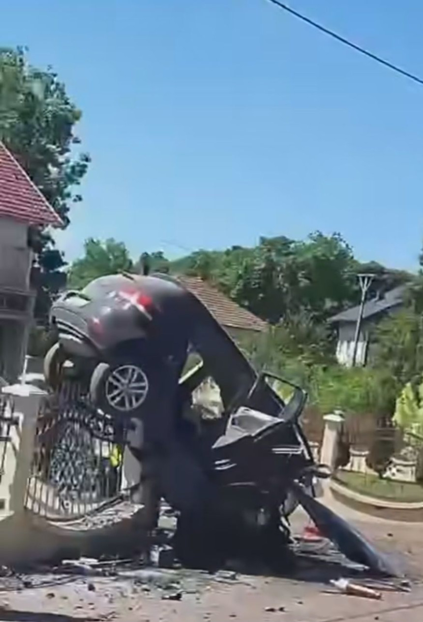 Stravična nesreća kod Modriče: Jedna osoba poginula